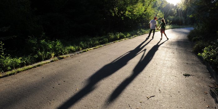 2560x1600 Teen Love – Couple Walking Hand in Hand widescreen wallpaper | Wide