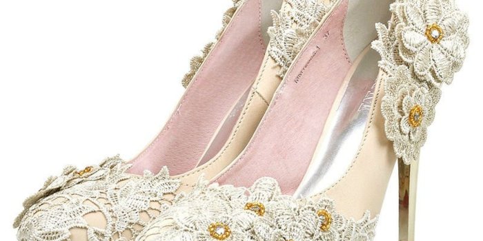 1600x1600 9644 high heel shoes wallpaper