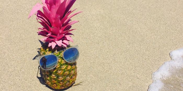 1600x1600 DIY tiki decorations beach craft: paint pineapples and dress 'em up
