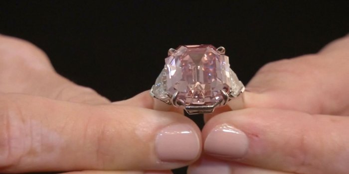 1600x900 Fancy Vivid Pink,' 18.96 carat pink diamond jewel breaks price