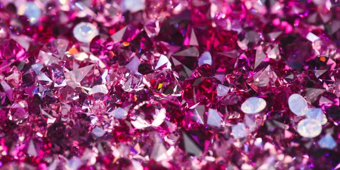 1920x1080 Two-atom-thick pink-diamond radio jams even at 350° Celsius