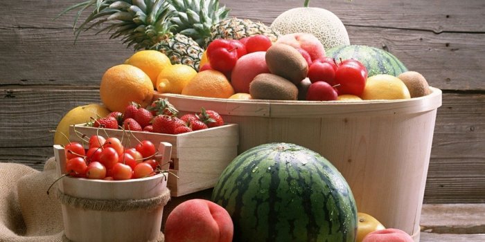 1600x1200 Misc: Basket Orange Apple Green Watermelon Tasty Strawberry Fruit