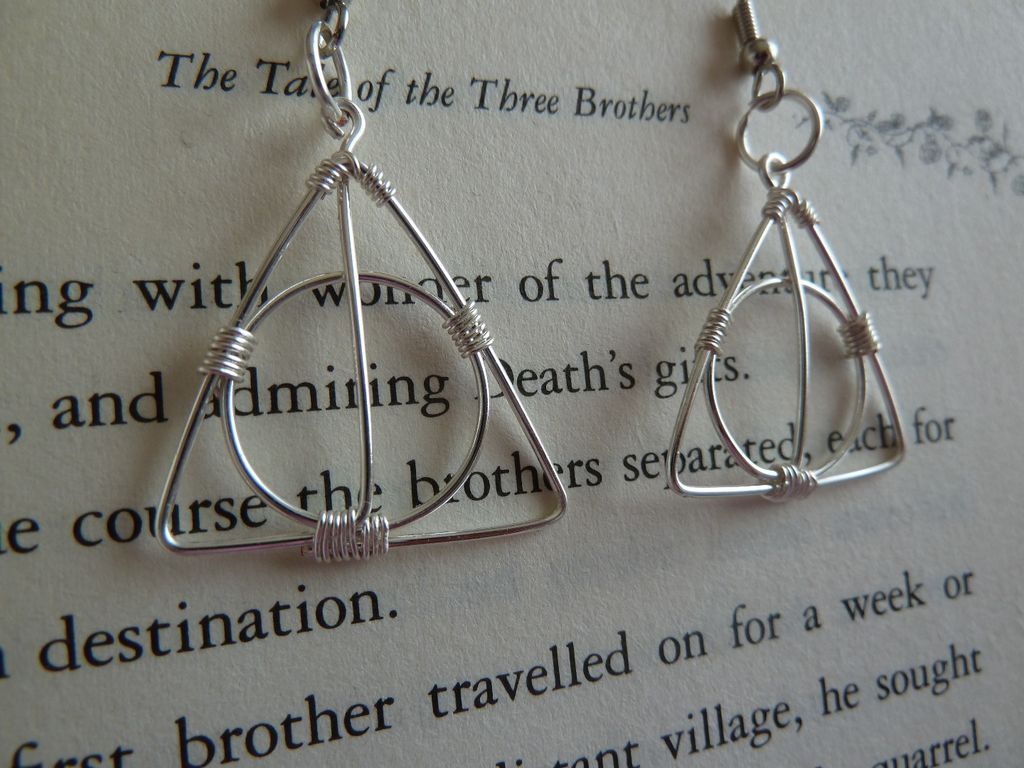 1024x768 Deathly Hallows Earrings: 14 Steps (with Pictures)