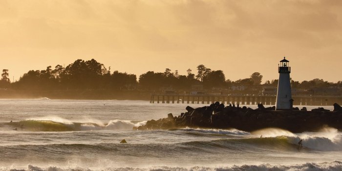 2048x1152 Santa Cruz, California - The art of scoring with surf photographer