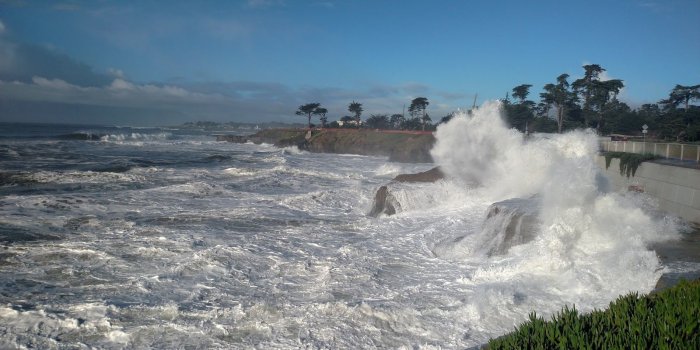 1600x900 Santa Cruz Police: El Nino storm brings large waves to the shoreline.