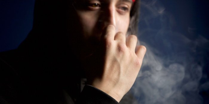 3840x2560 3094509 blue, cigarette, close up, contrast, dark, dude, eyes, face