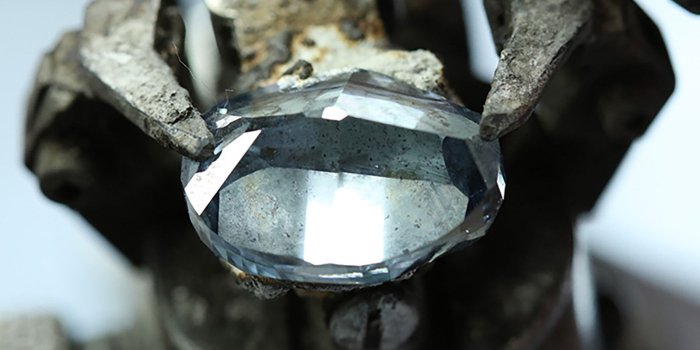 1600x900 New blue diamond competes with the world's largest