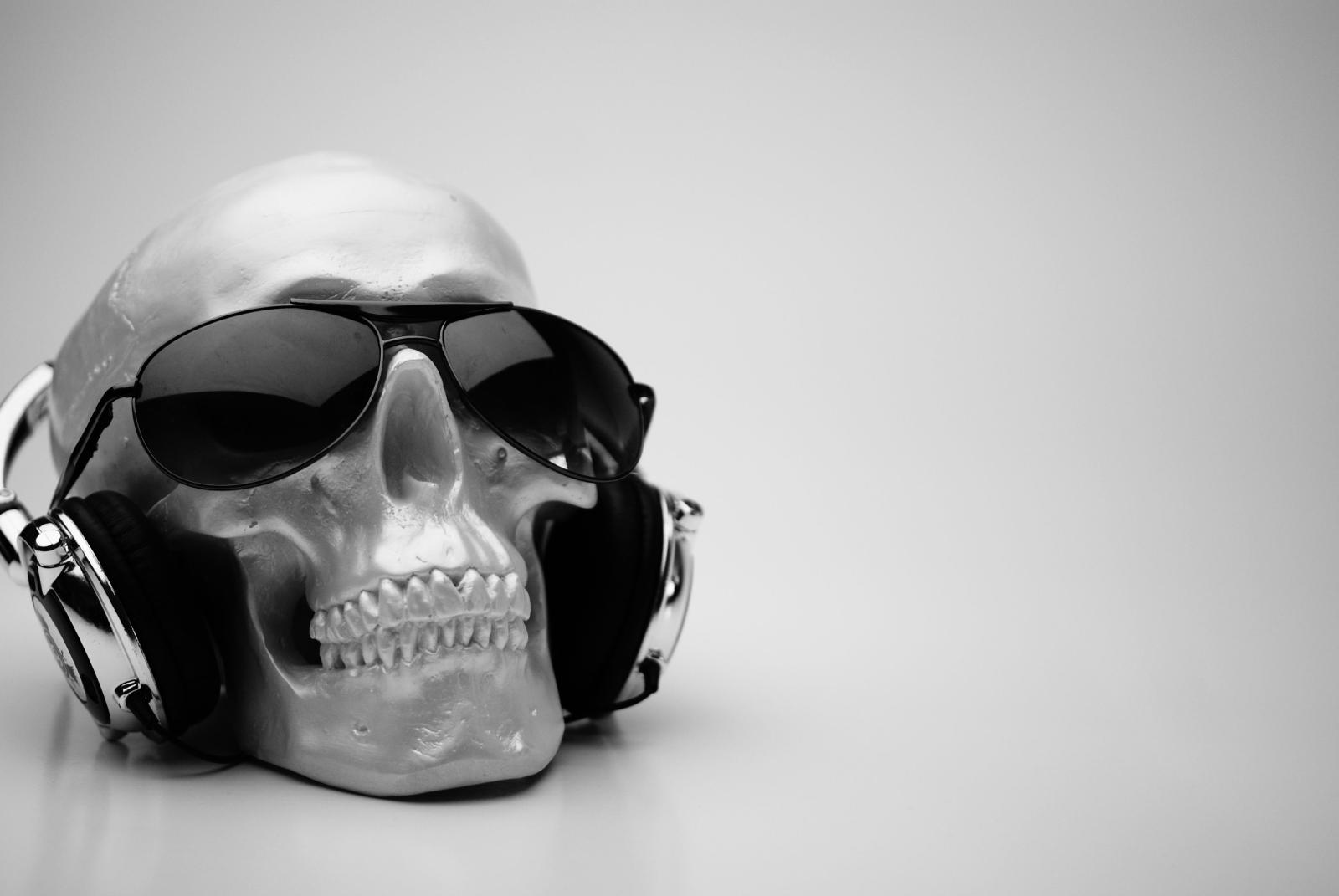 3872x2592 Skull With Headphones Wallpapers