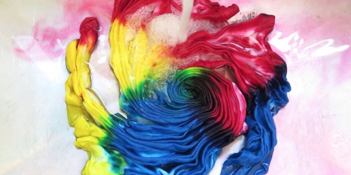 1024x768 How to Tie Dye an Old White Shirt: 14 Steps (with Pictures)