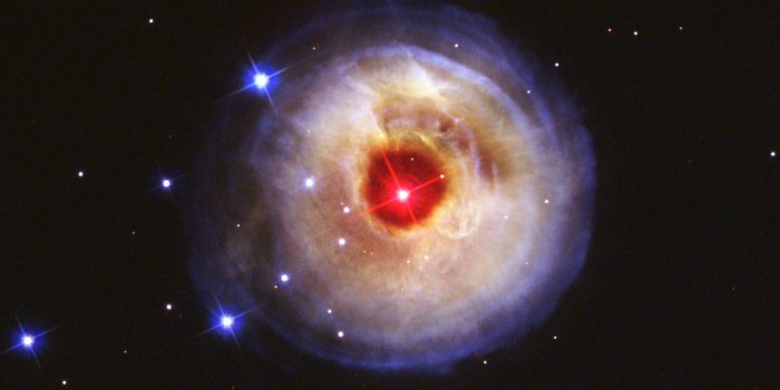 1651x1651 Light Echoes From Red Supergiant Star V838 Monocerotis
