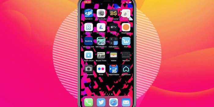 1280x720 Still rocking the original wallpaper from the verge iPhone X release