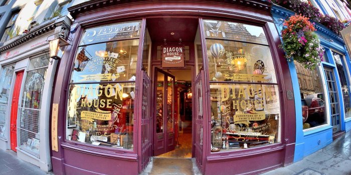 1680x1050 Take A Turn Down Diagon Alley At Edinburgh's Potter-Inspired Shop