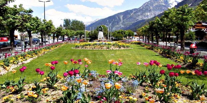 1366x768 English Garden Wallpapers