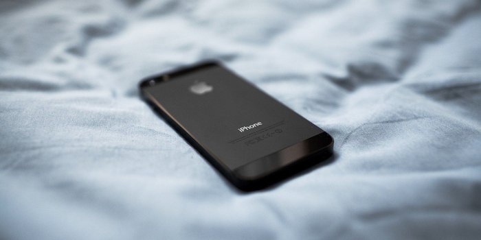 1920x1200 Black Apple iPhone 5 Bed Sheets Desktop Wallpaper