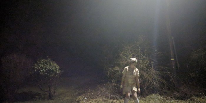 3264x2448 Silent Hill cosplay on a foggy night - Album on Imgur