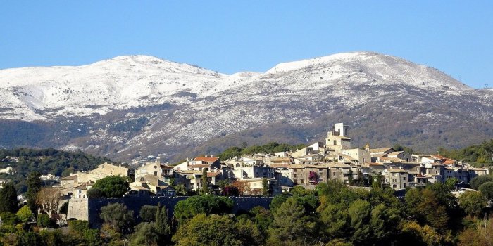 1332x850 Wallpaper landscape, mountains, France, home, Provence, Saint-Paul
