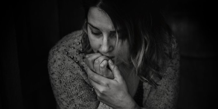 7360x4912 Sad Girl Black And white Real Photo - Sad Wallpapers In HD 4K Quality -