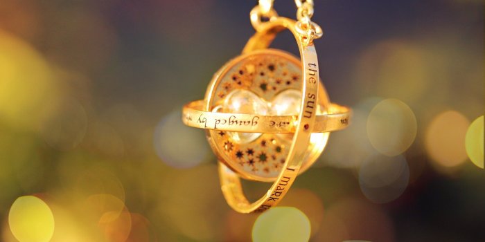 2560x1600 Time-turner pendant - Harry Potter wallpaper - Movie wallpapers - #15728