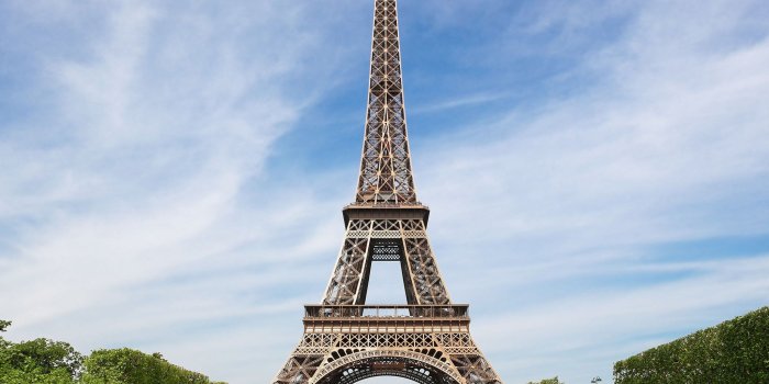 2048x1536 There Is a Secret Apartment at the Top of the Eiffel Tower - Condé