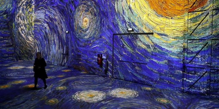 1600x1000 This Dreamy Art Exhibit Lets You Step Inside Van Gogh Paintings