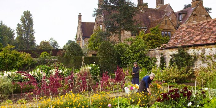 1620x1080 English country garden ideas | House & Garden