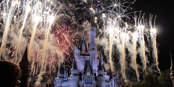 5120x2880 HD wallpaper: Cinderella Castle at Christmas, white and green castle