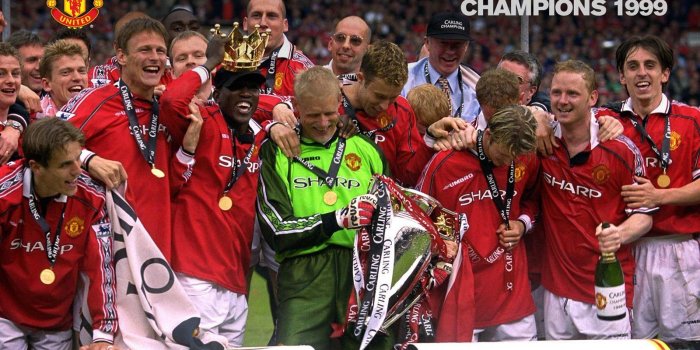 1600x1200 Manchester united treble wallpaper murals