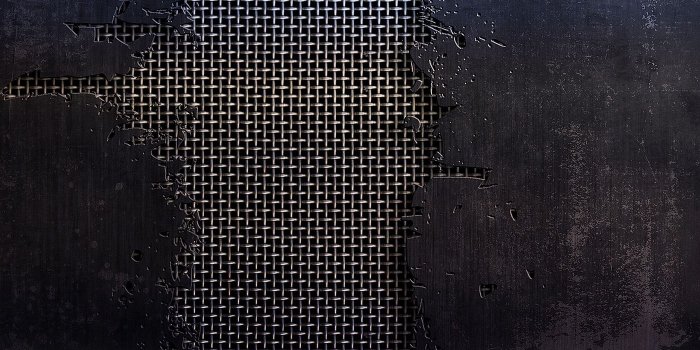 1400x1050 Download wallpaper 1400x1050 metal, mesh, cracks, scratches, black