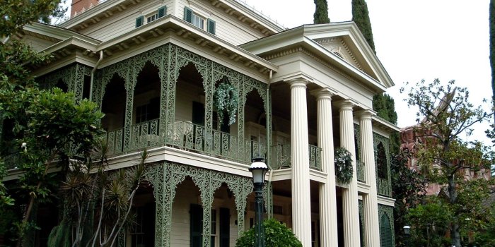 1600x1200 The Haunted Mansion - Wikipedia