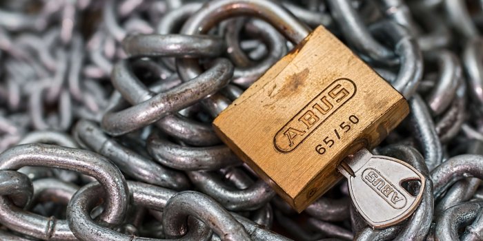 3840x2560 3113291 chain, key, lock, safe, secure, security, steel 4k wallpaper