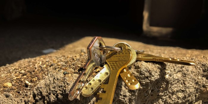 3840x2880 3068226 closeup, deadbolt, electronic key, keychain, keyring, keys