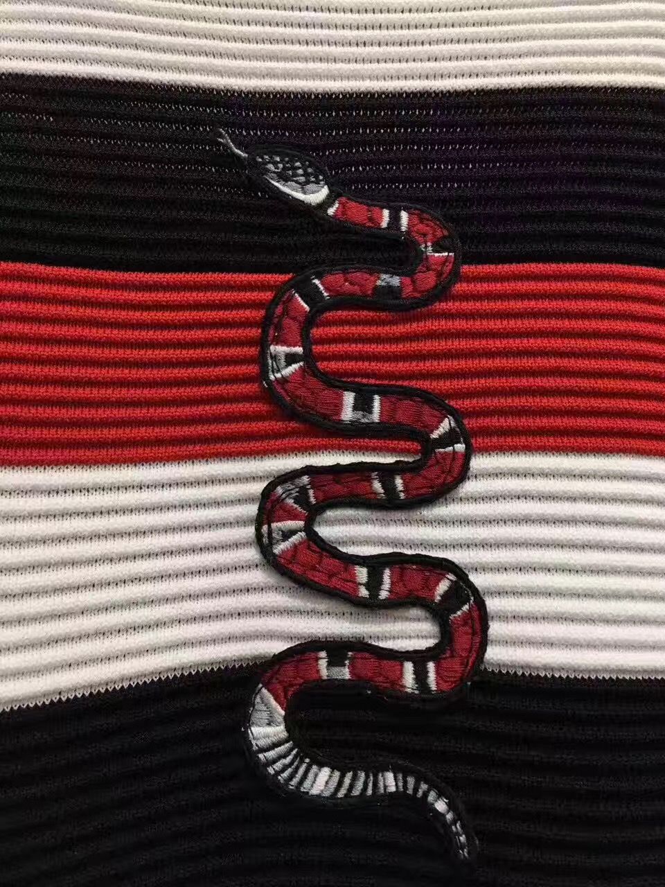 960x1280 96+] Gucci Snake Wallpaper on WallpaperSafari