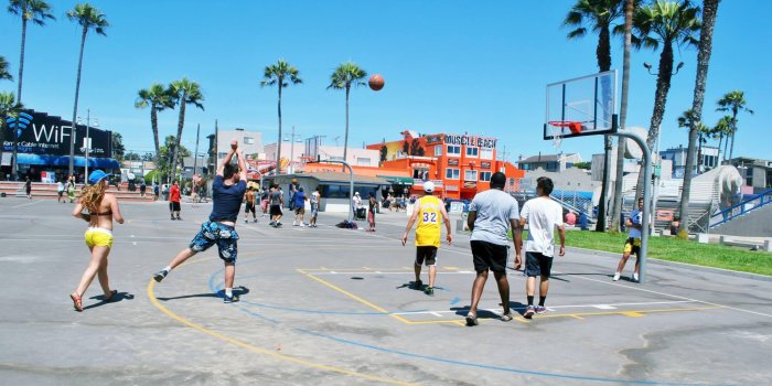 2048x1145 Los Angeles, CA Basketball Court: Venice Beach - Courts of the World