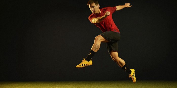 1920x1200 Leo Messi With Gold Adidas Soccer Adizero Boots Wallpaper - WallpaperAsk