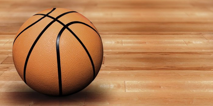 1600x1000 Basketball On Court #7039411