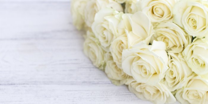 5120x2880 Wallpaper White roses, bouquet, flowers 5120x2880 UHD 5K Picture, Image
