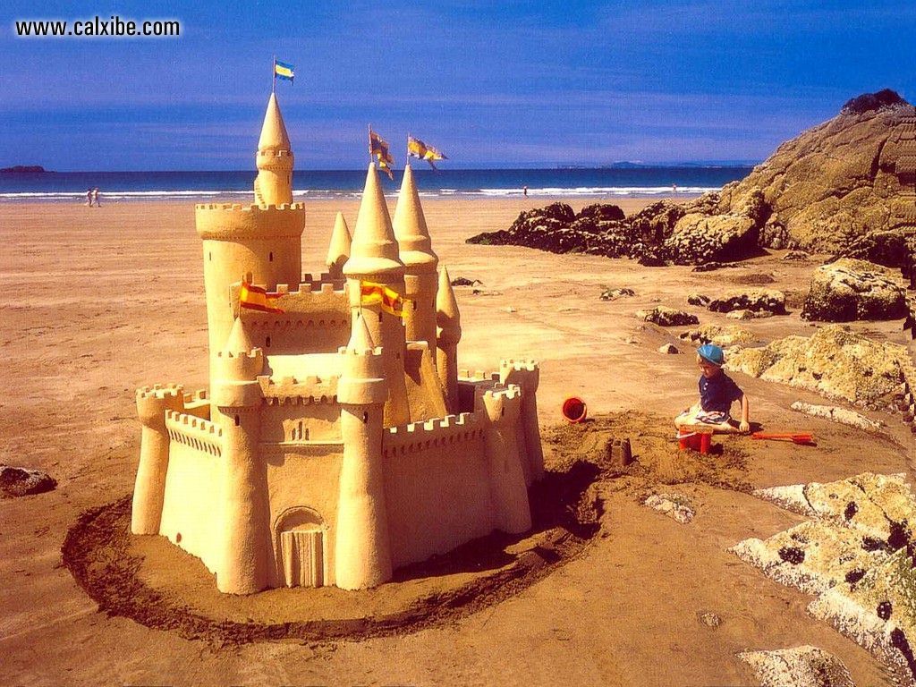 1024x768 Miscellaneous: Sand Castle On The Beach, picture nr. 7723