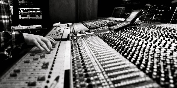 3000x2000 Studio Mixer Wallpapers