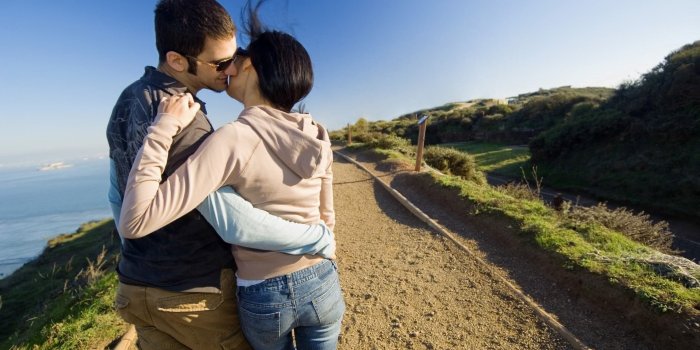 2125x1411 Romantic Couple Kissing Scene HD Wallpaper | Love Heart | Pregnancy