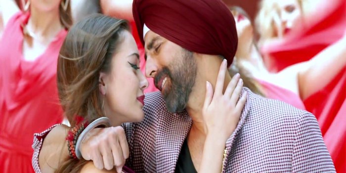 1920x1080 Romantic Scene of Amy Jackson and Akshay Kumar in Bollywood Film