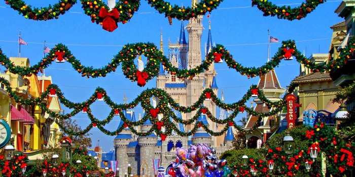 1600x1200 Disney World: Walt Disney World Christmas Background