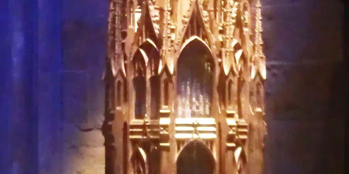 1840x3264 Remembrall cabinet from Dumbledores study - Harry Potter studio