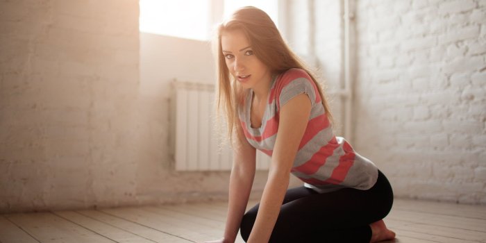 2000x1333 Girl's black pants, women, blonde, yoga pants, kneeling HD wallpaper