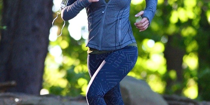1148x1600 Priyanka Chopra Looks Super Sexy In Yoga Pants In New York City