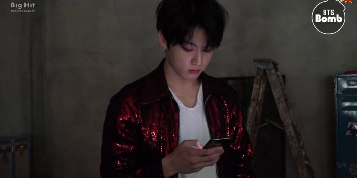 1280x720 [BANGTAN BOMB] Taking a photo carefully by JK - BTS (방탄소년단)