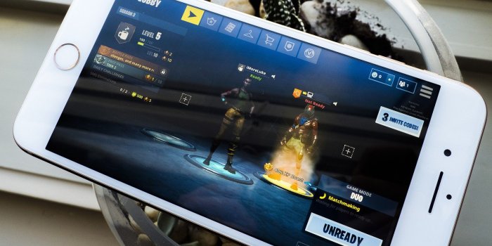 1600x1200 Amazon Com Fortnite Gamevice Electronics