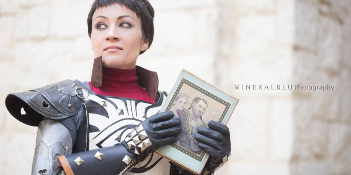 2048x1365 Found] My girlfriend's Cassandra Pentaghast with a copy of Sword's