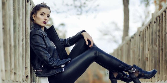 2046x1343 Anne Hathaway Leather Wallpaper: Anne Hathaway Calls Catwoman