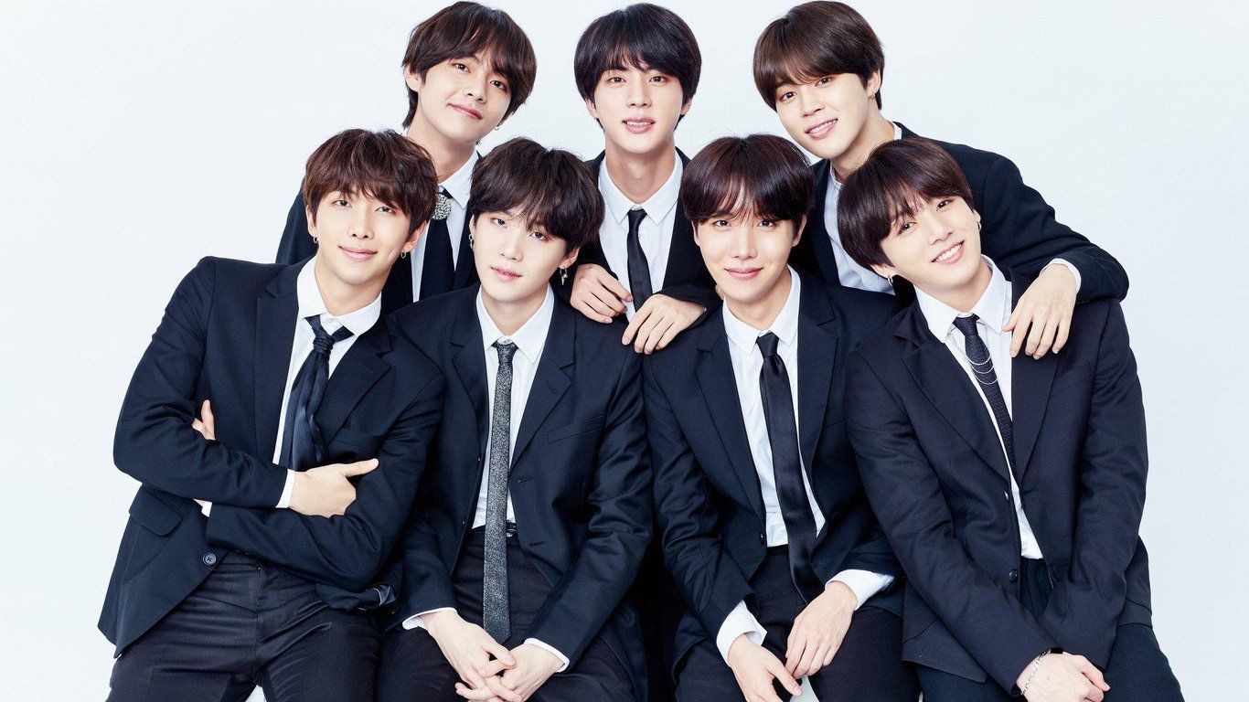 1366x768 Download Bts Family Photoshoot For Laptop Wallpaper - Bts Wallpaper