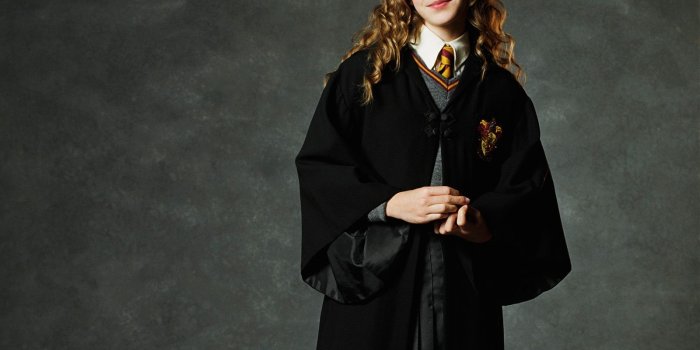 1600x1200 Cute Little Emma Watson Hermione Wallpapers in jpg format for free